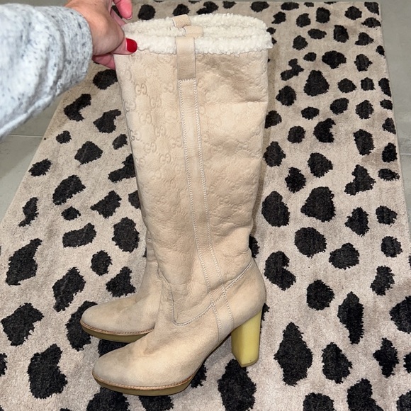 Gucci GUCCISSIMA Sherpa Suede Knee High Boots in Beige 7 - Picture 1 of 9